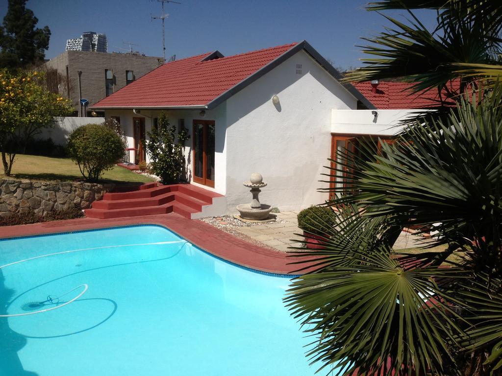 Mizizi House Of Sandton B & B Йоханнесбург Экстерьер фото